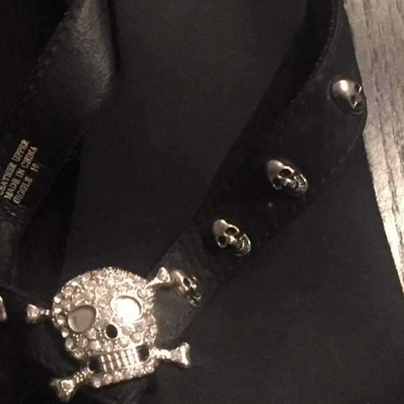 yellow box skull flip flops